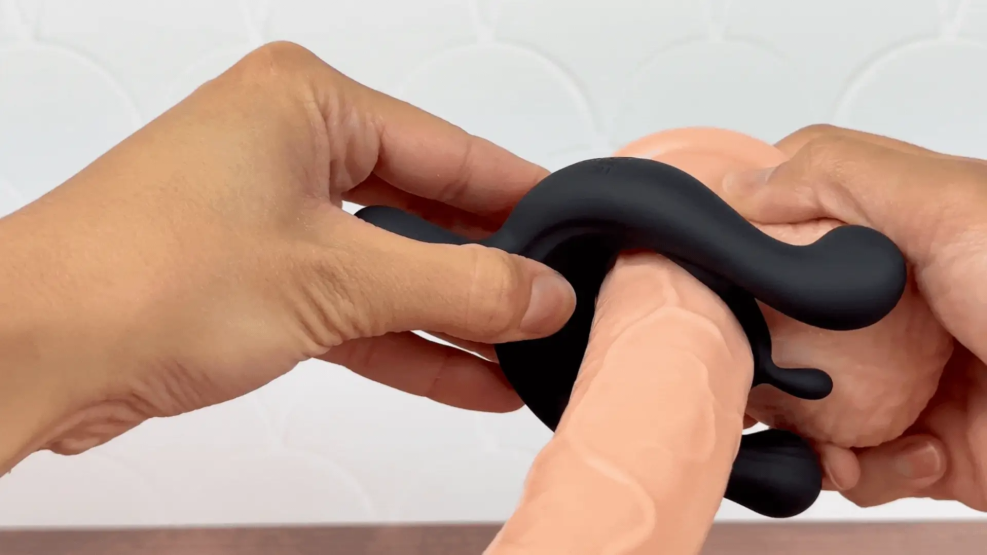 Amante Clit Teasing & Ball Massaging Double Head Cock Ring - Image 5