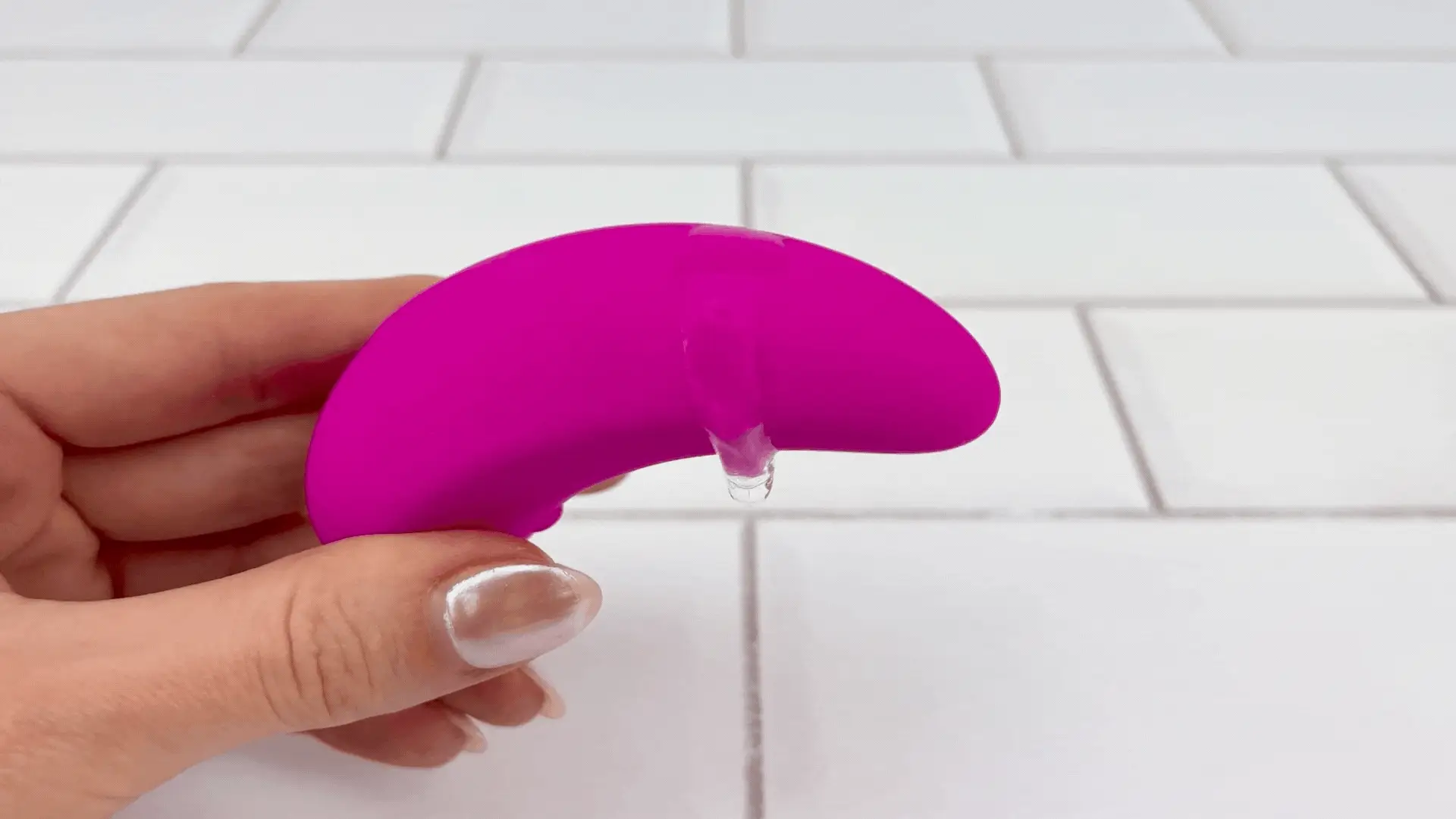 Contour Curve Rechargeable Silicone Clit Stimulator - Image 2