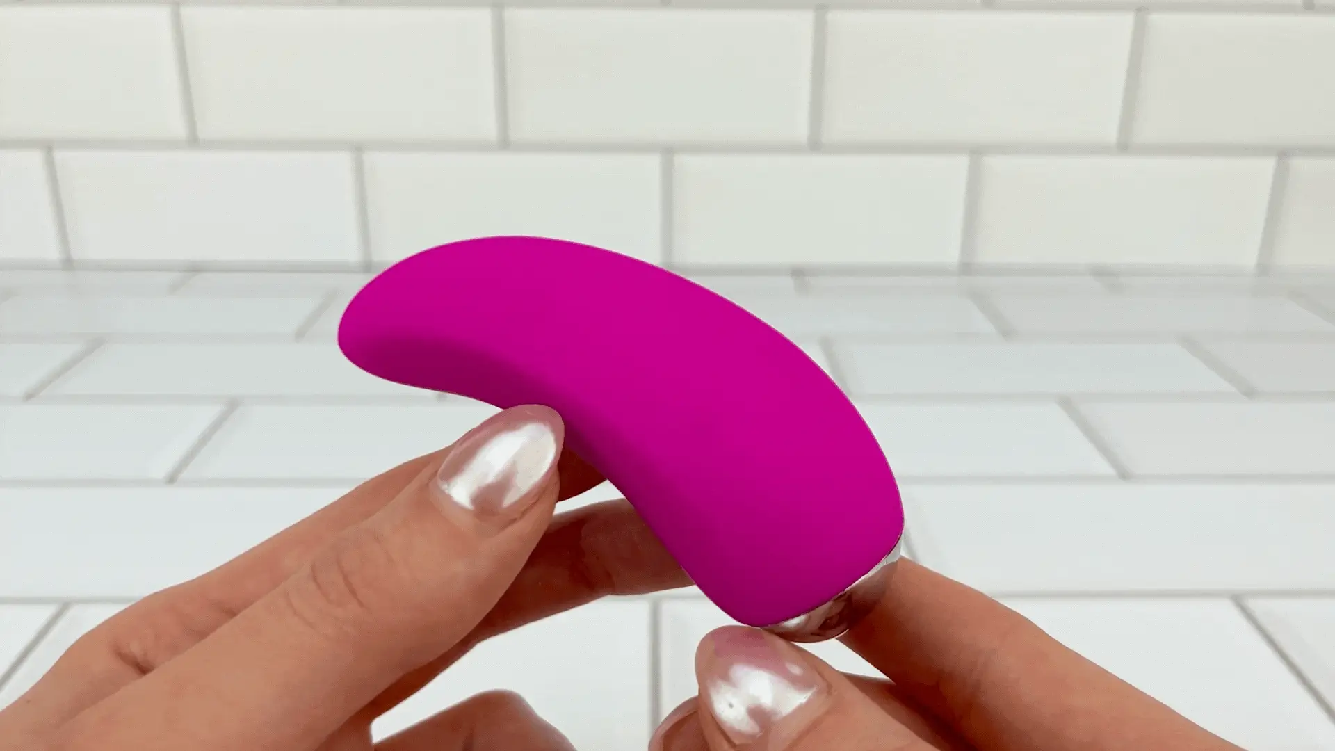 Contour Curve Rechargeable Silicone Clit Stimulator - Image 6