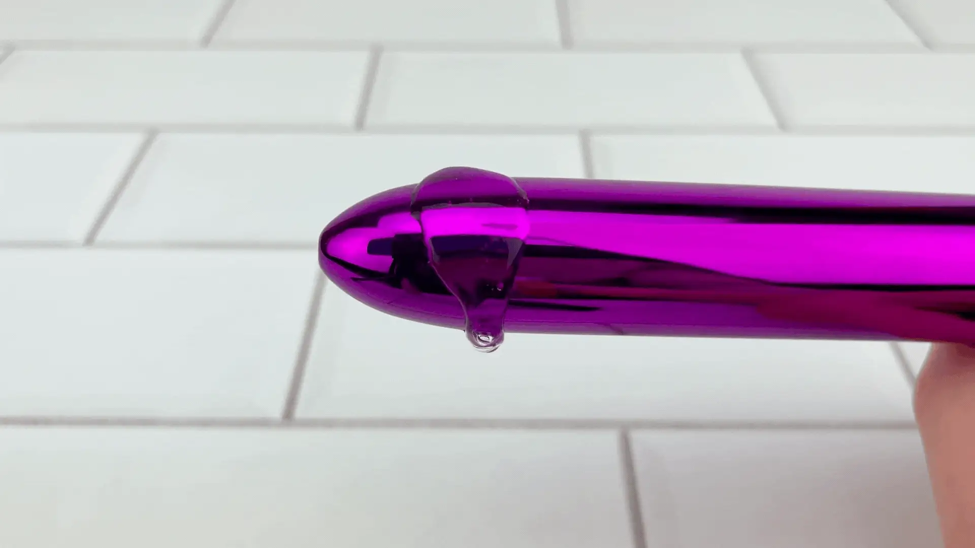 Lucky Silver - Sleek Pinpoint Vibrator - Image 4