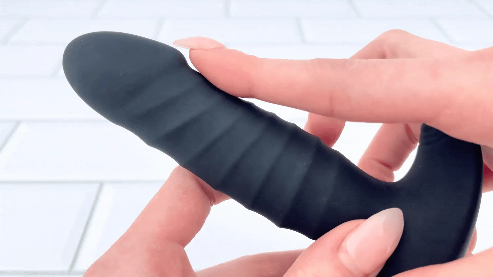 Thrusting Butt Plug - Hands-free Controls for Seamless Play! - Image 6